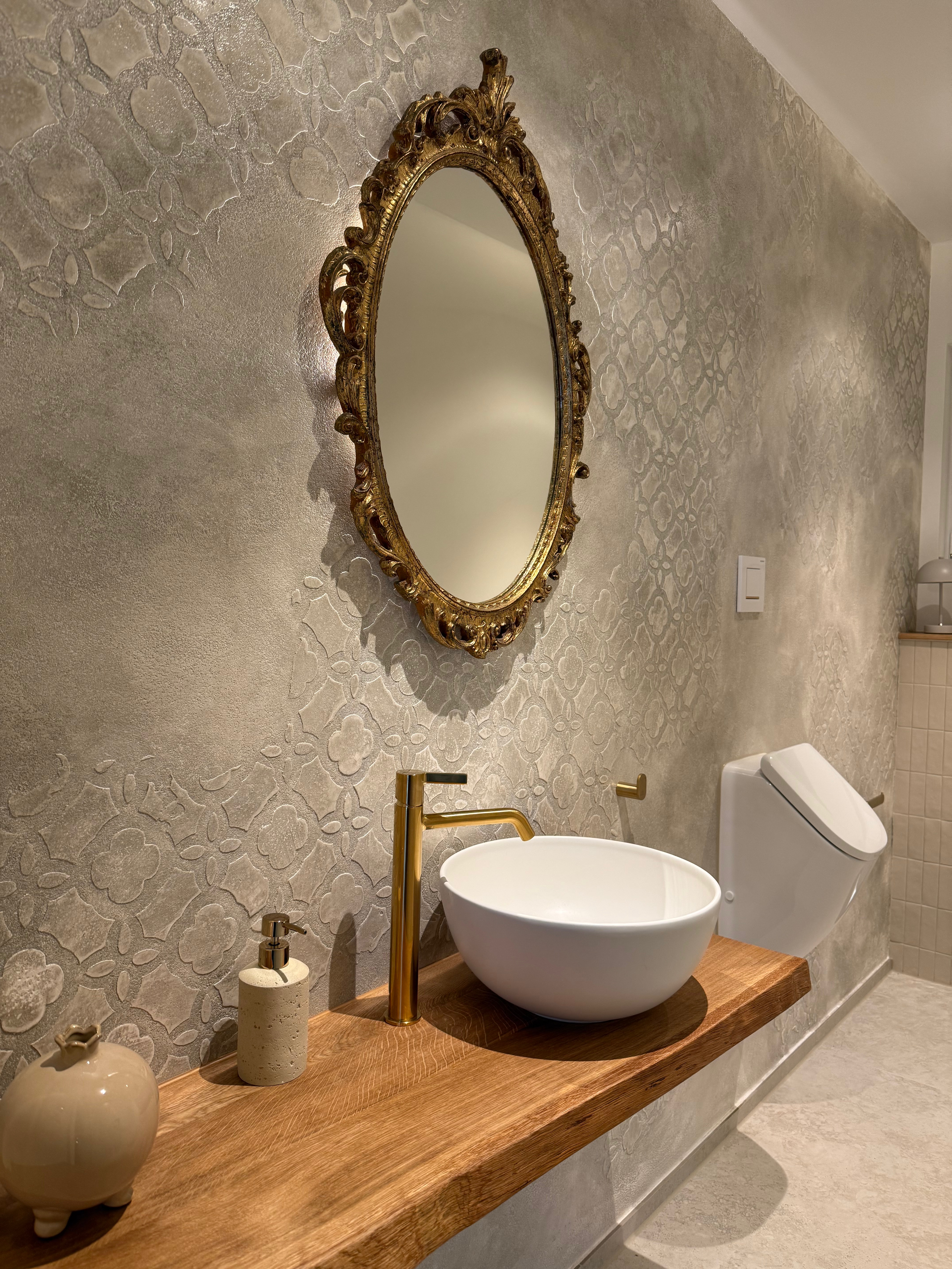 Modernes fugenloses Badezimmer in Koblenz mit Valpaint Mikrozement